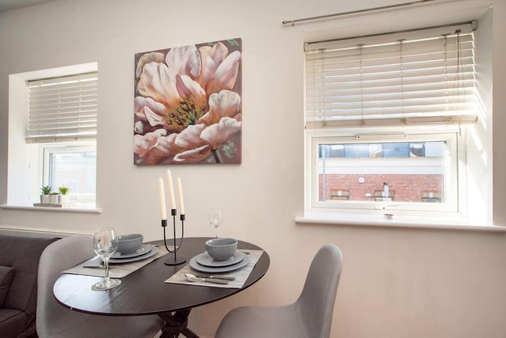 Watford Central Serviced Apartments 2 ภายนอก รูปภาพ