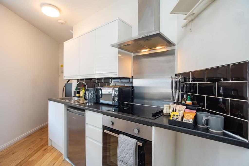Watford Central Serviced Apartments 2 ภายนอก รูปภาพ