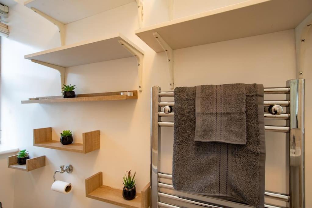 Watford Central Serviced Apartments 2 ภายนอก รูปภาพ