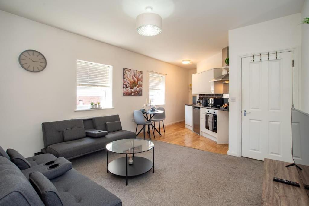 Watford Central Serviced Apartments 2 ภายนอก รูปภาพ