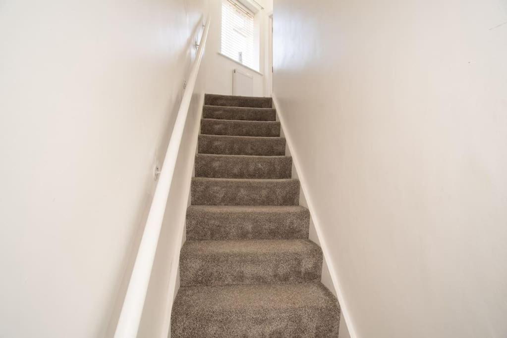 Watford Central Serviced Apartments 2 ภายนอก รูปภาพ