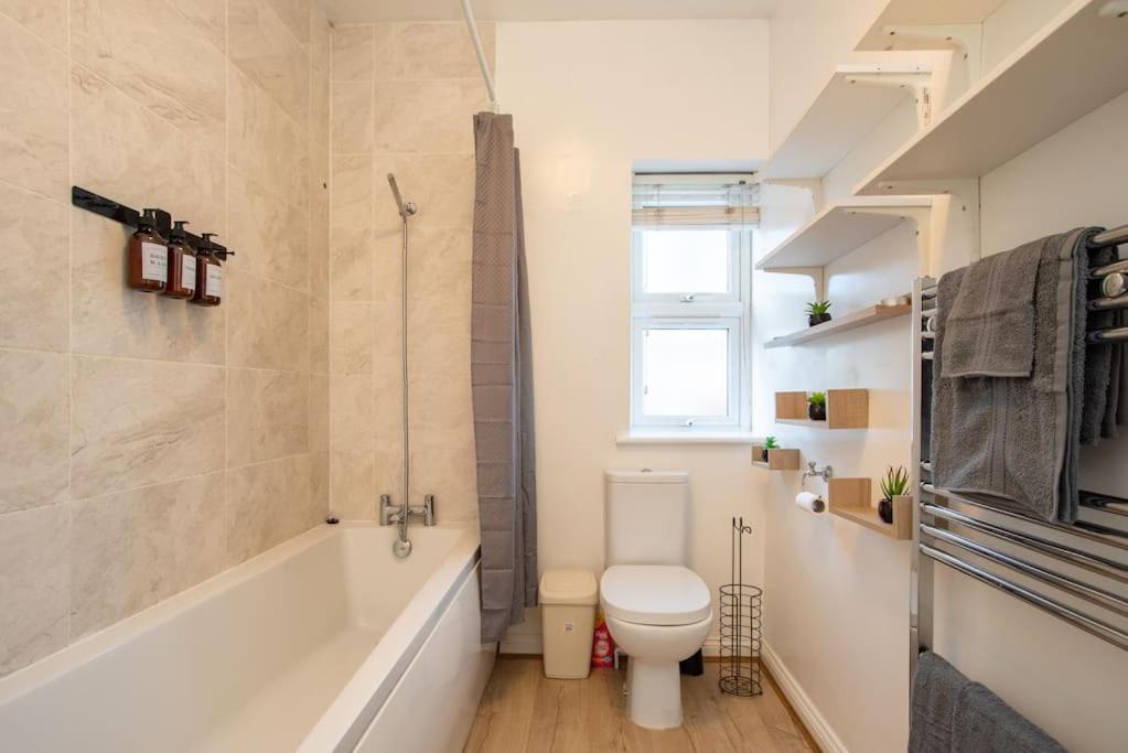 Watford Central Serviced Apartments 2 ภายนอก รูปภาพ