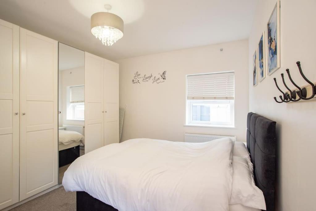 Watford Central Serviced Apartments 2 ภายนอก รูปภาพ