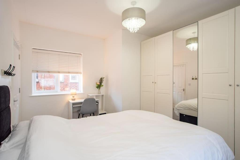 Watford Central Serviced Apartments 2 ภายนอก รูปภาพ