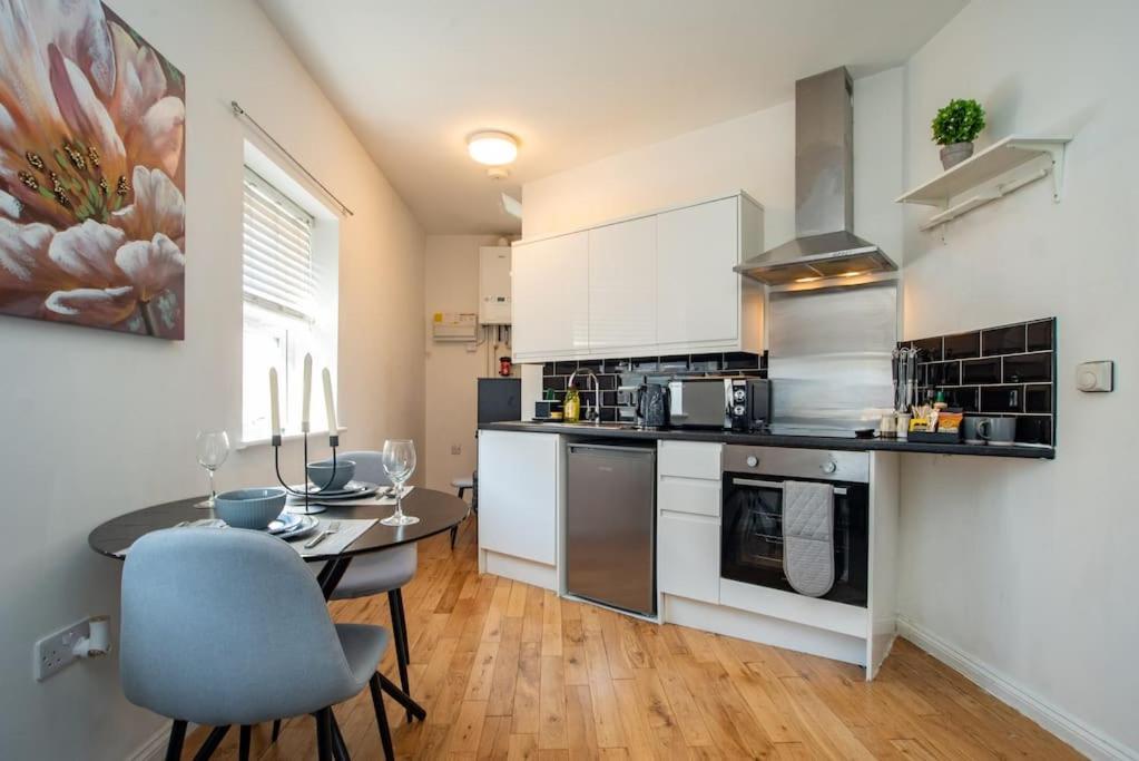 Watford Central Serviced Apartments 2 ภายนอก รูปภาพ